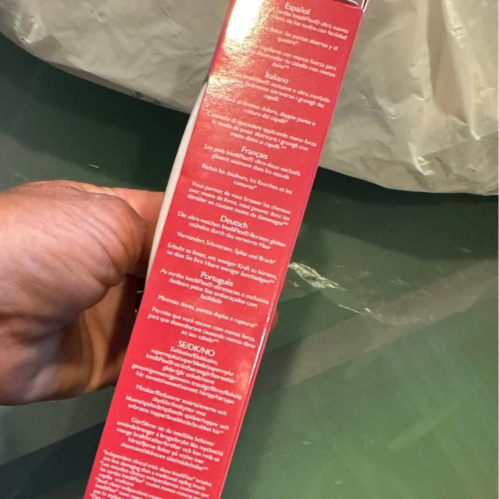 Minnie Mouse detangler WET BRUSH- 100 yr collectible series! Zoom in for more❤️: